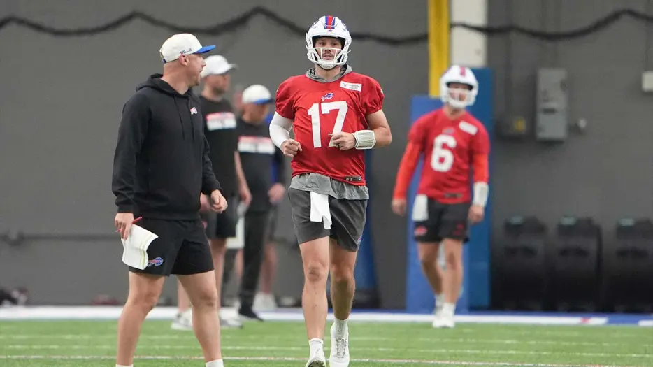 Why Bills fans shouldn’t panic about contract standoff for key Josh Allen protector
