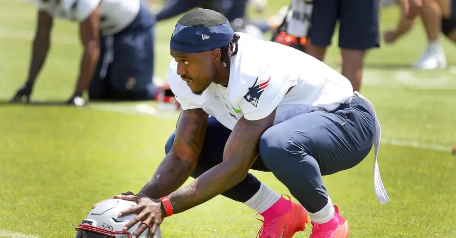 Patriots Mailbag: How concerning is A.J. Brown’s injury history?