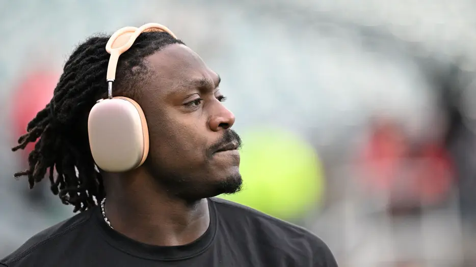Hall of Fame WR explains how A.J. Brown can ‘bring others along’ in Patriots