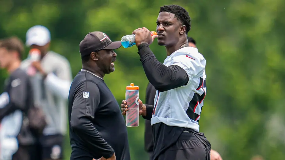 Kevin Stefanski’s blunt challenge to Falcons’ James Pearce Jr. amid legal issues