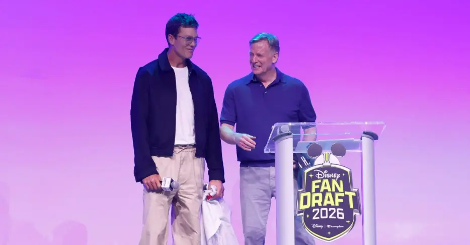 Tom Brady buys Fernando Mendoza’s first NFL rookie card