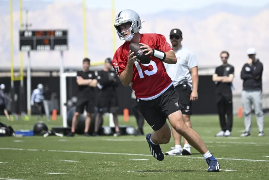 Raiders Sign QB Fernando Mendoza To Rookie Deal