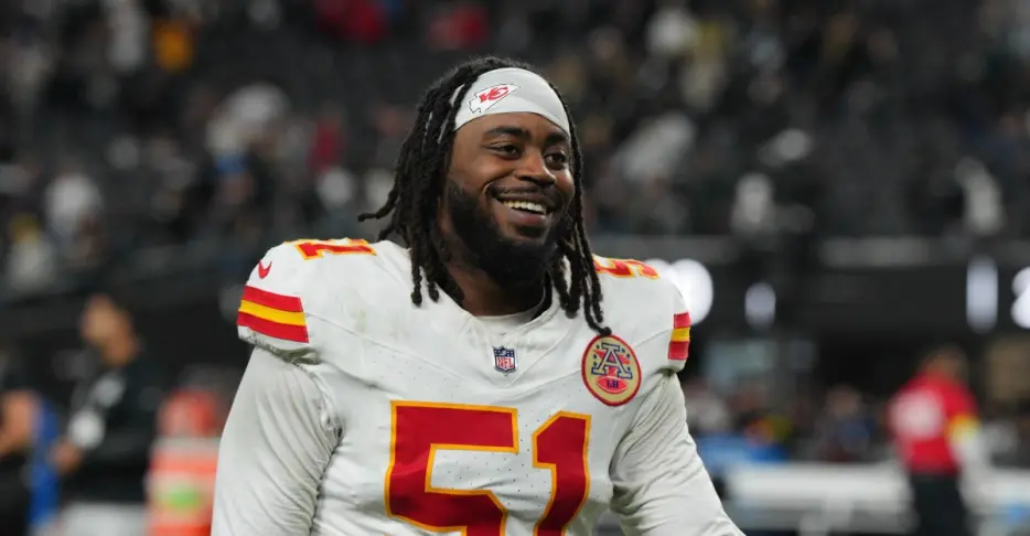 Buffalo Bills host former Chiefs EDGE Mike Danna on visit