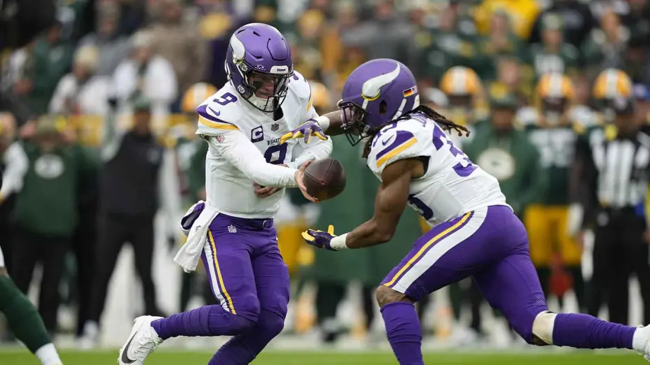 Aaron Jones recalls JJ McCarthy’s surprising gesture after travel issue
