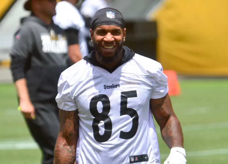 Eric Ebron Tells Hilarious Story on How Mike Tomlin Recruited Him to Steelers