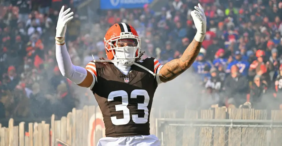 Browns safety Ronnie Hickman signs