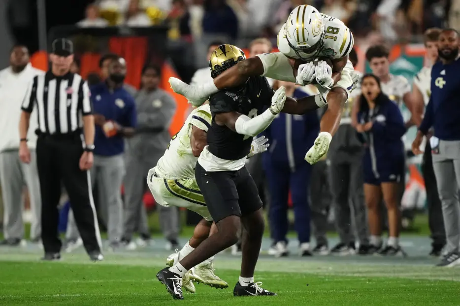 Steelers Sign Ball-Hawking Defensive Back