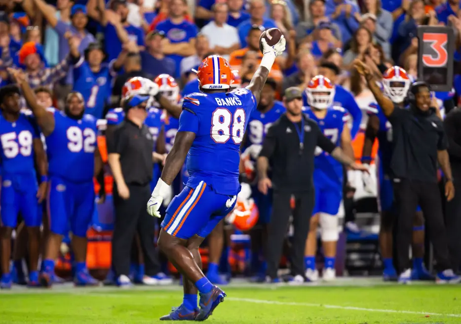 NFC Notes: Caleb Banks, Colston Loveland, Bears, Packers, Vikings