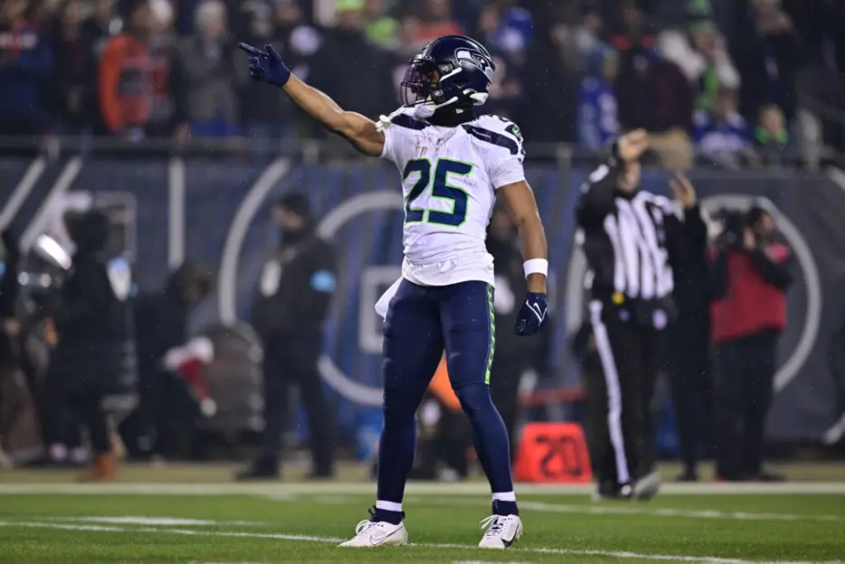 Seahawks Waive RB Kenny McIntosh