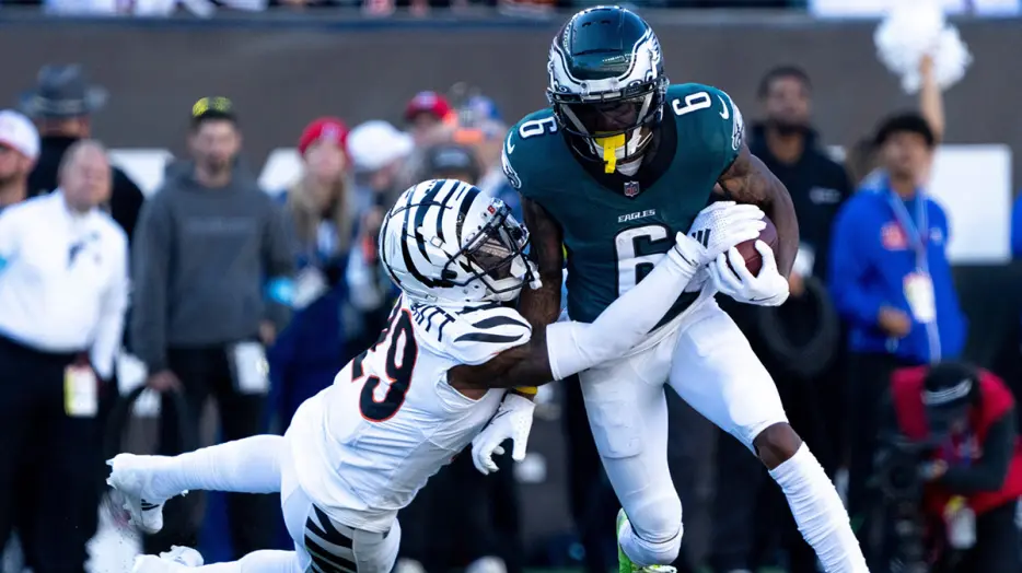 Eagles’ DeVonta Smith gets 1,400 yard prediction from NFL Insider