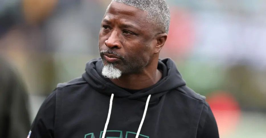 Jets fan confidence in Aaron Glenn is split