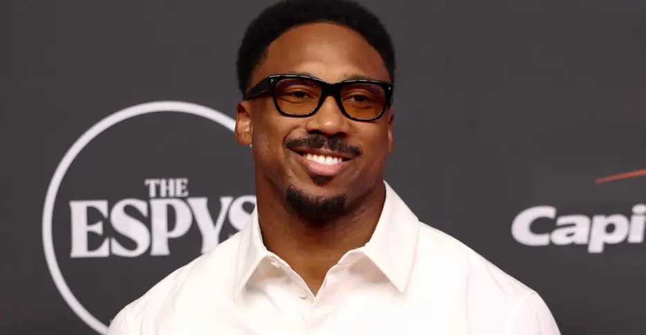 Despite previous statement, Rams DE Myles Garrett looks to cut another Cleveland tie