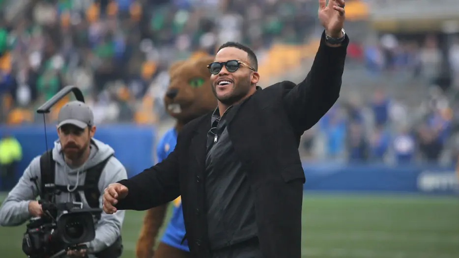 Star Rams DB makes convincing pitch to Aaron Donald amid return rumors