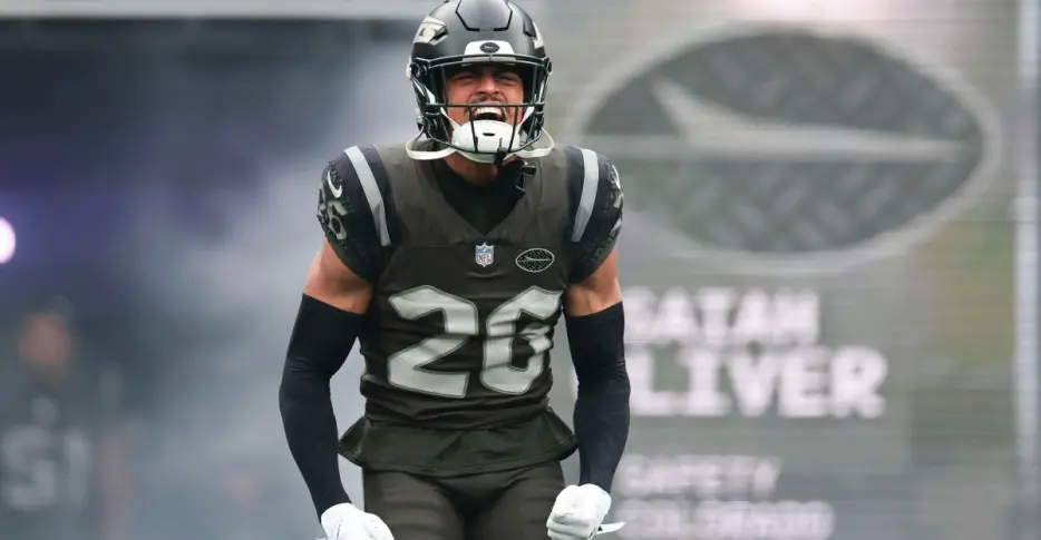 Arizona Cardinals sign safety Isaiah Oliver