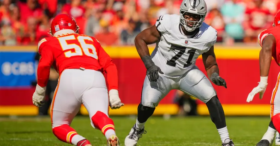 Exploring why DJ Glaze entrenched as the Raiders starting right tackle
