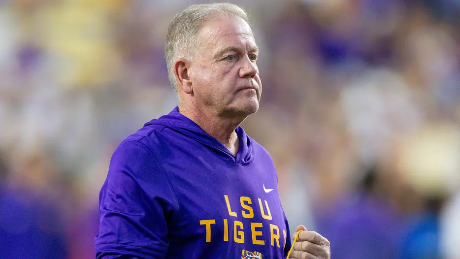 Ex-LSU coach Brian Kelly spotted at Packers’ minicamp talking to Matt LaFleur, dad