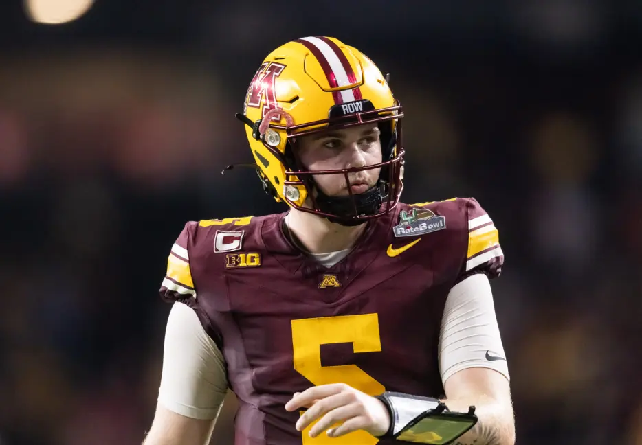 Steelers Land Elite Quarterback in Way-Too-Early 2027 Mock Draft: ‘Parallels to Big Ben’