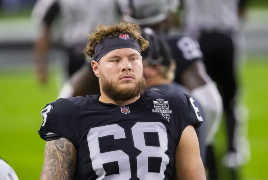 Titans Sign C Andre James
