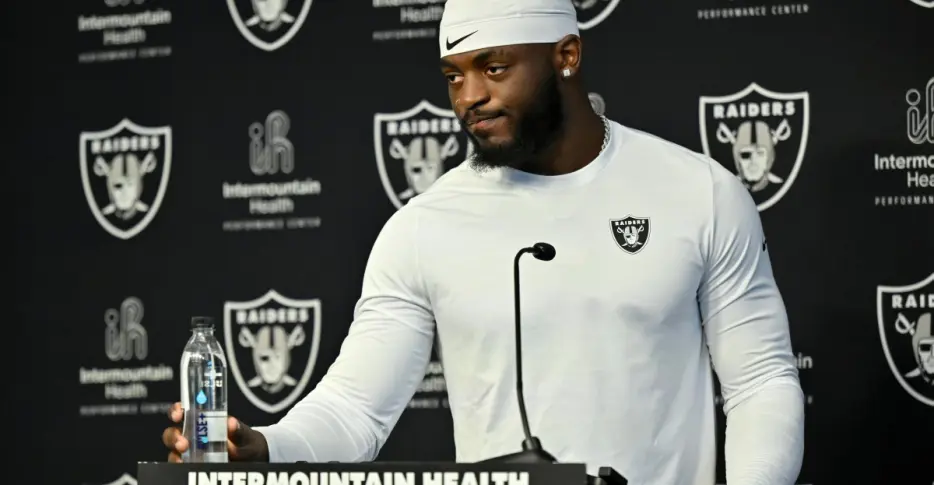 Raiders OLB Keyron Crawford signs his rookie contract