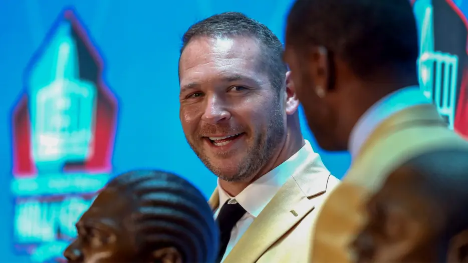 Bears legend Brian Urlacher takes firm stance on heated stadium debate