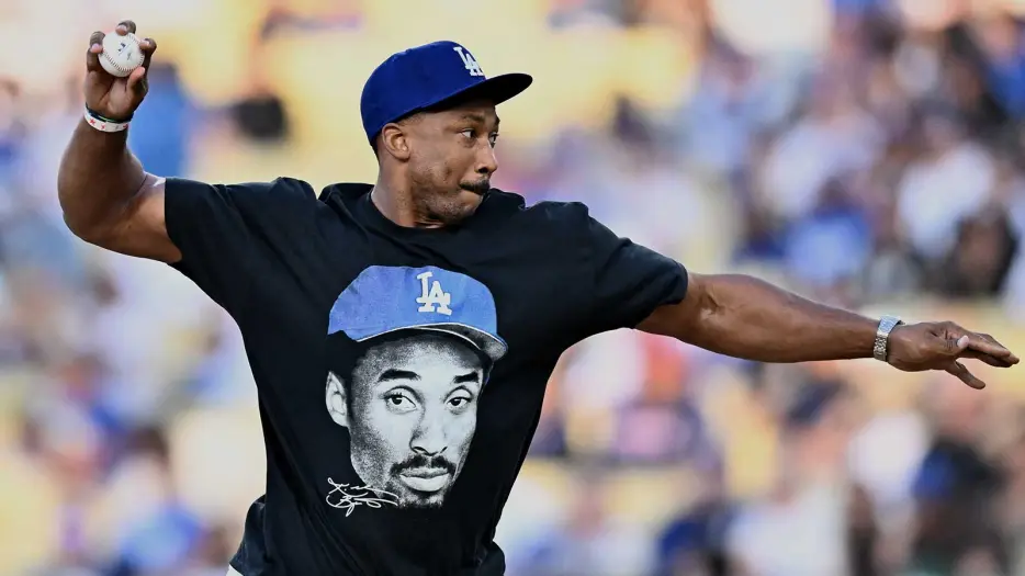 Watch Myles Garrett throw out Dodgers 1st pitch in a Kobe Bryant shirt