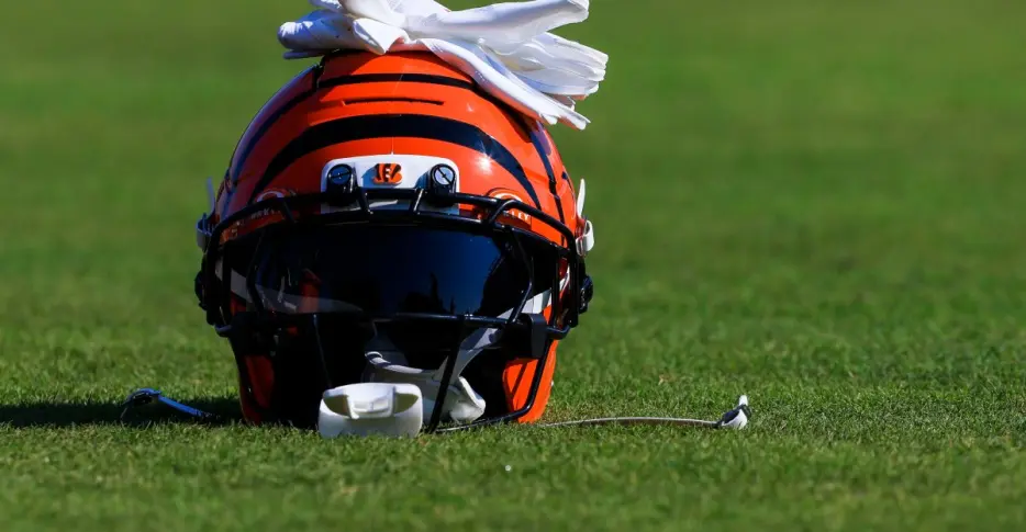 Bengals News (6/6): Players and Coaches Build Playground for kids in Westwood