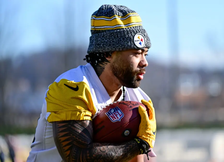 Steelers Daily News &amp; Links: Jaylen Warren Training; France Terrible Towel