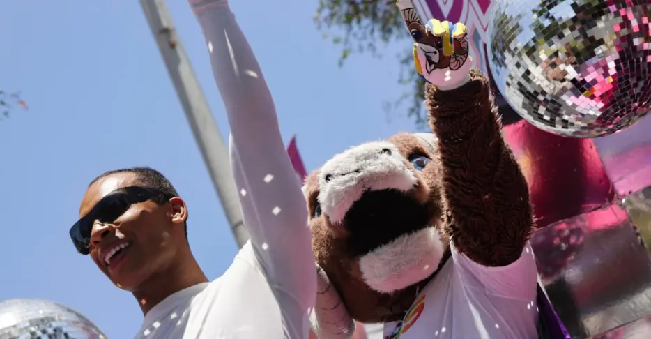 L.A. Rams News: More uniforms?