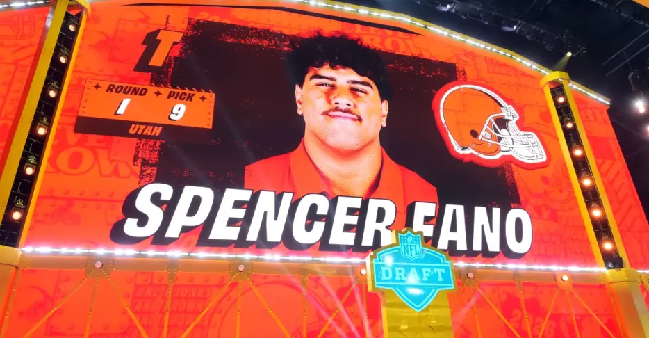 Browns sign draft picks with only 2 left unsigned