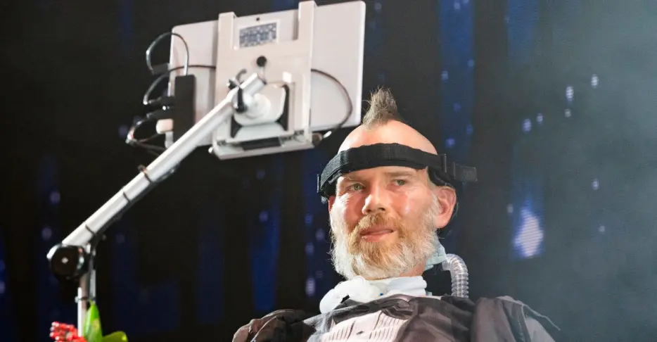 Saints legend Steve Gleason shows support for Chris Johnson following ALS diagnosis