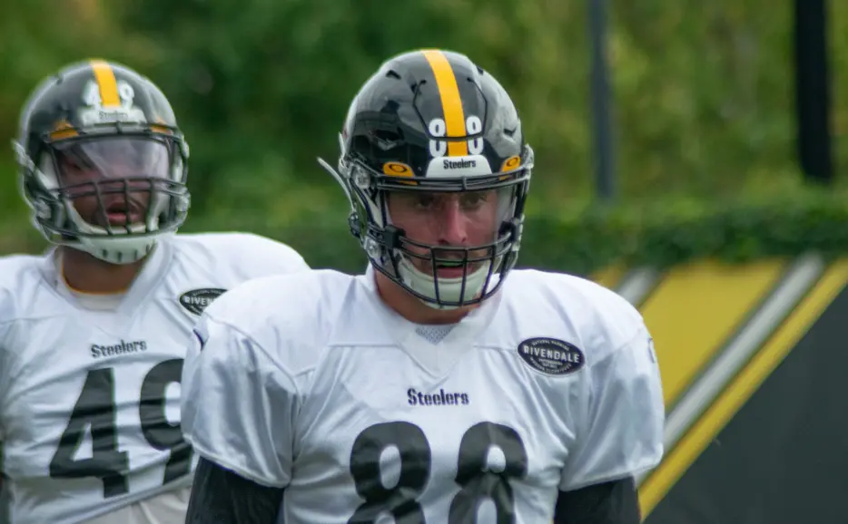 Former Steelers Tight End Signs with Super Bowl Champs