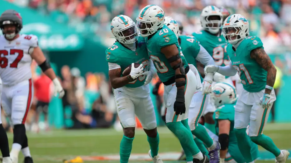 ESPN urges Dolphins to trade star who’s pointless on roster