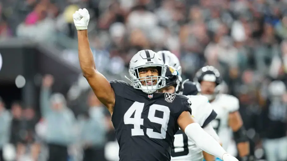 Charles Snowden Signing Puts 3 Cowboys Edge Rushers on Notice