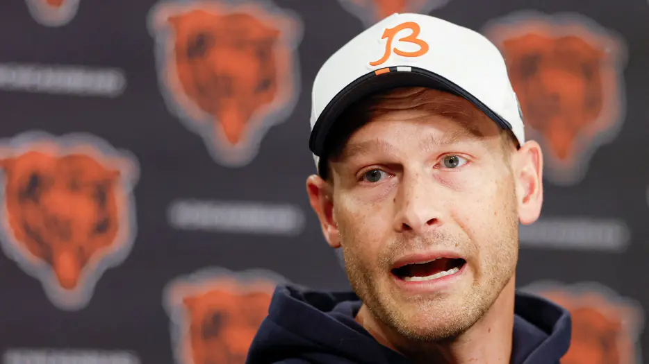 Watch Bears HC Ben Johnson’s frustrated reaction after reporter’s phone interrupts press conference