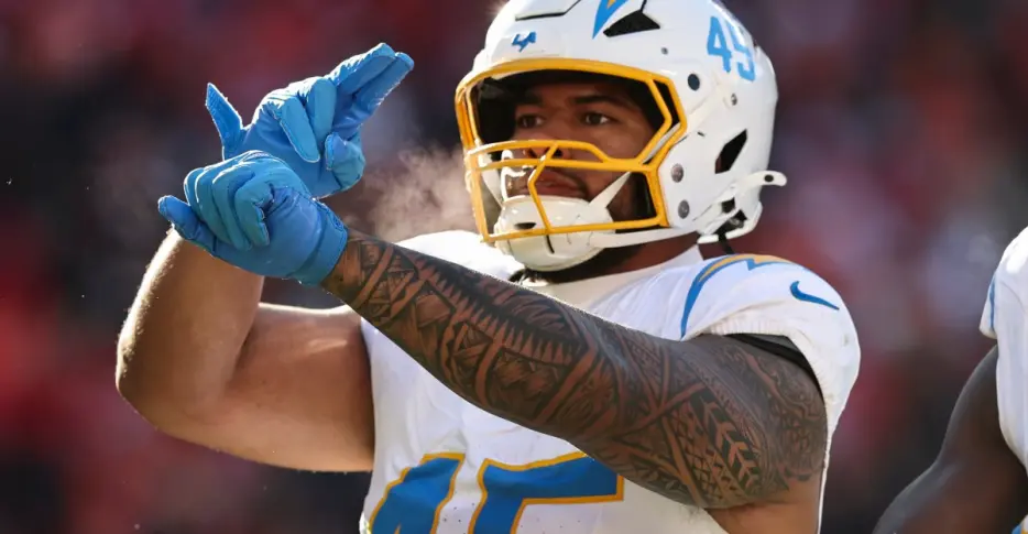 Tuli Tuipulotu completely snubbed in top pass rusher rankings