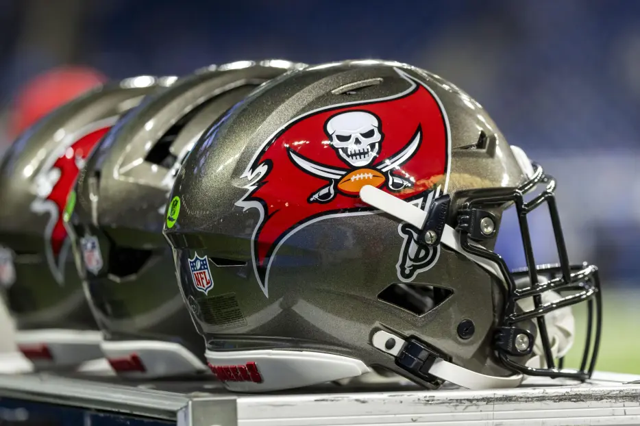 Buccaneers Sign K B.T. Potter