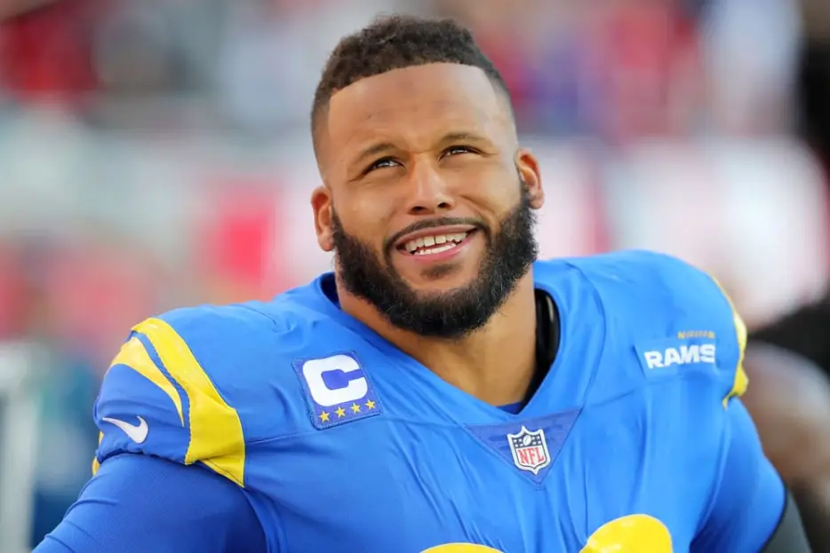 Steelers Defender Learning From Pitt, Rams Legend Aaron Donald