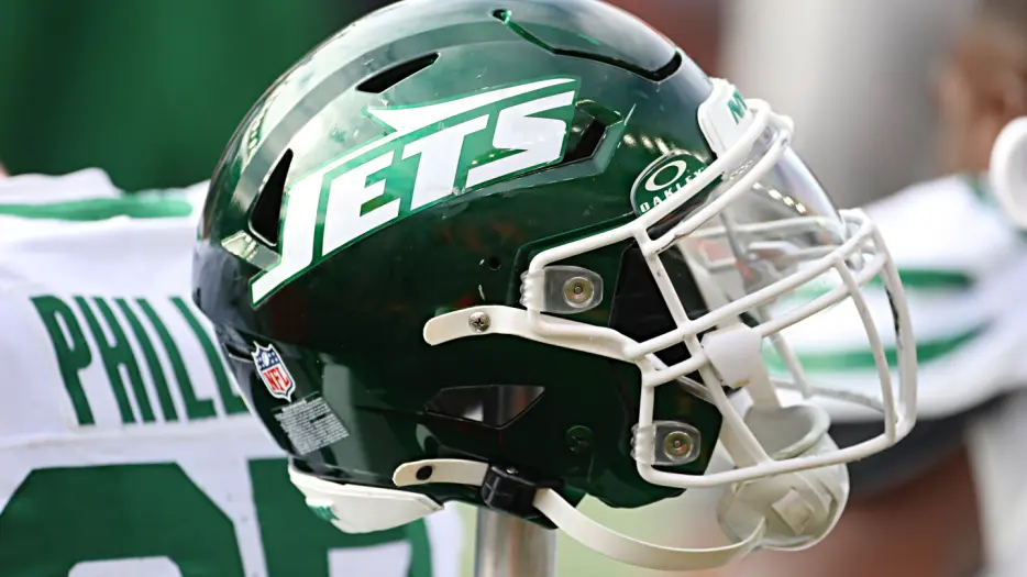 Jets are swapping speed for size
