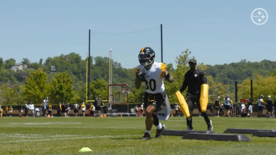 ‘Earned The Right’: Beat Writer Explains Why Jaylen Warren May Stay ‘On The Field More’ Than Rico Dowdle