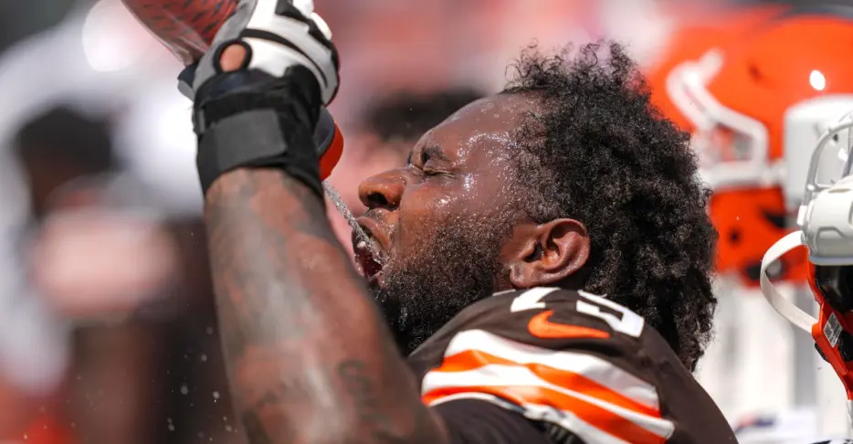 Browns roster: Tackle spots have lots of options