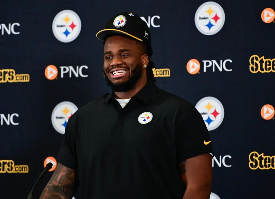 Steelers OT Troy Fautanu Taking Max Iheanachor Under His Wing