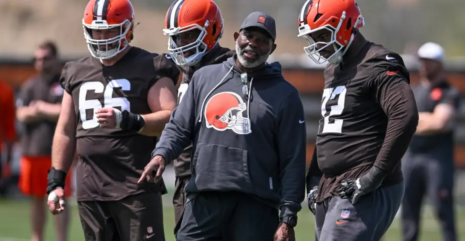 Not including QB, Browns fans decide which position they want to follow in training camp