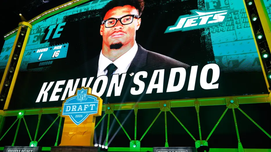 Jets sign first-round TE Kenyon Sadiq