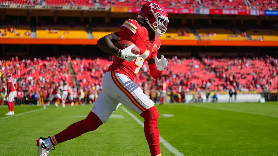 Watch Chiefs’ Rashee Rice literally run from reporters after release from jail
