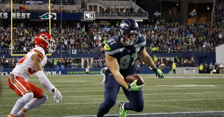 Seahawks try out 3 tight ends, including a former draft pick