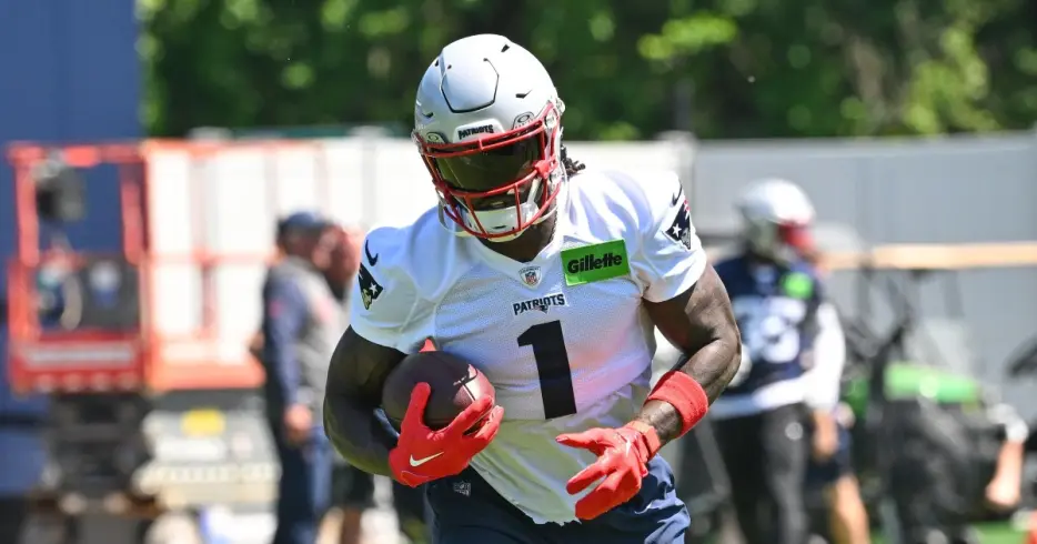 A.J. Brown getting increasingly comfortable in Patriots offense