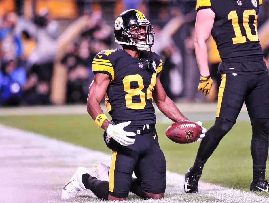 Steelers Antagonist Accuses Antonio Brown of Selling Vontaze Burfict Hit