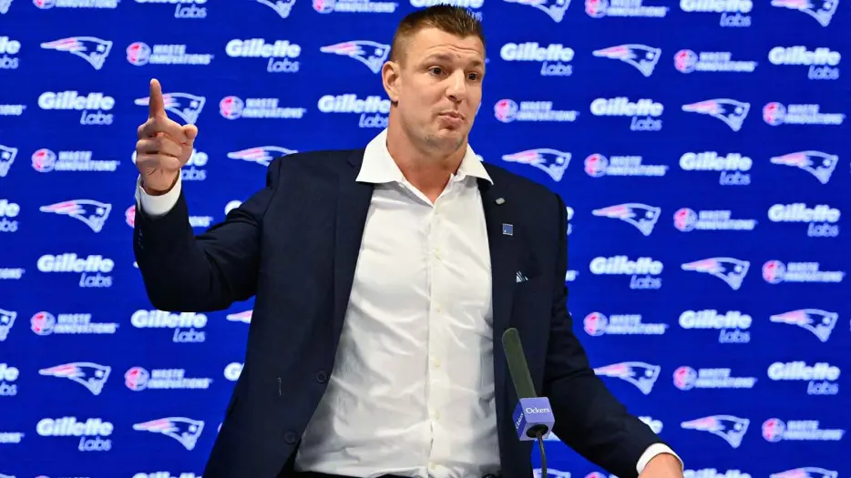 Rob Gronkowski’s 1-word response to how Patriots can overcome off-field distractions