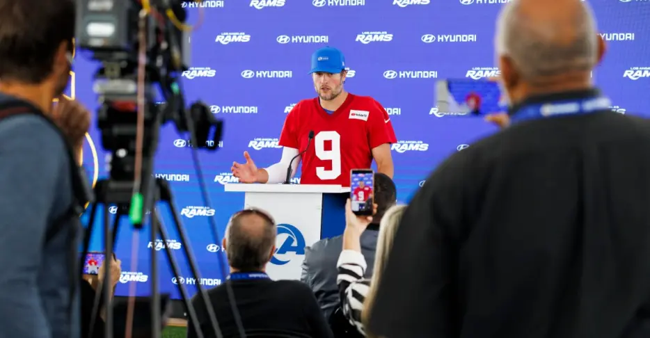 L.A. Rams News: Chris Long interviewed Matthew Stafford, check it out