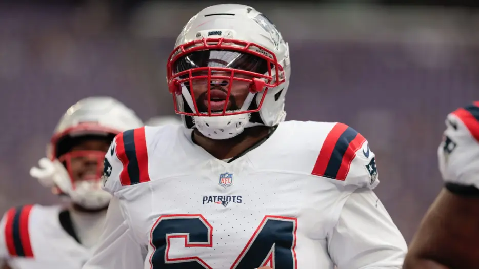 Falcons to sign OL Layden Robinson
